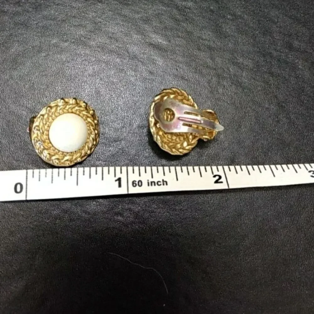 Vintage gold tone clip on earrings